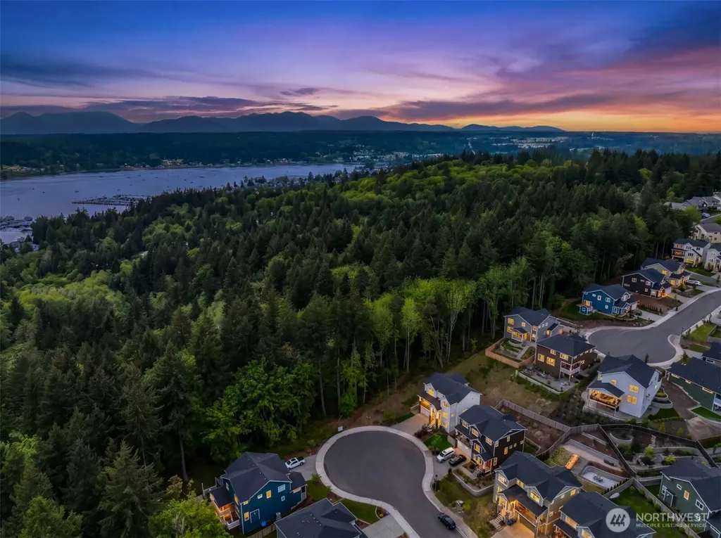 1762 NE Crystallia Court Poulsbo WA 98370