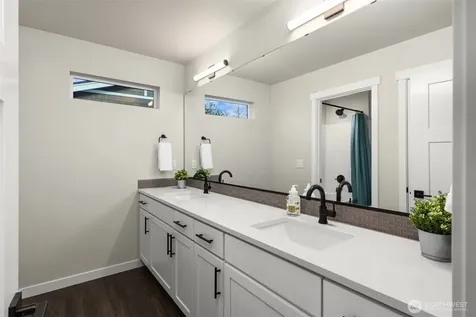 1762 NE Crystallia Court Poulsbo WA 98370