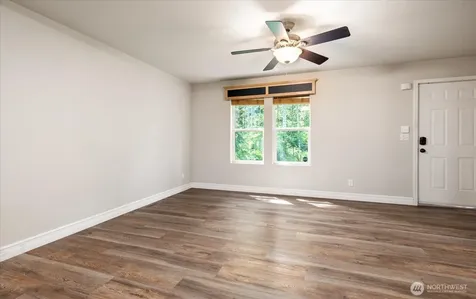 1376 Silver Lake Road Oak Harbor WA 98277