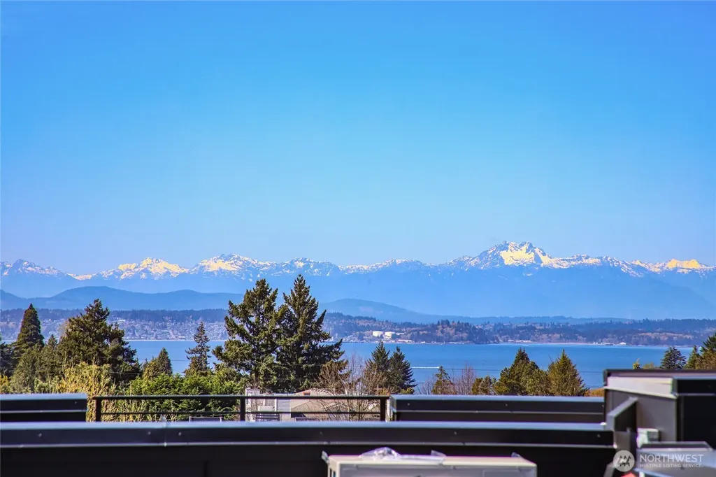 6318 41st Avenue SW Seattle WA 98136