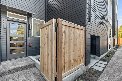 6318 41st Avenue SW Seattle WA 98136