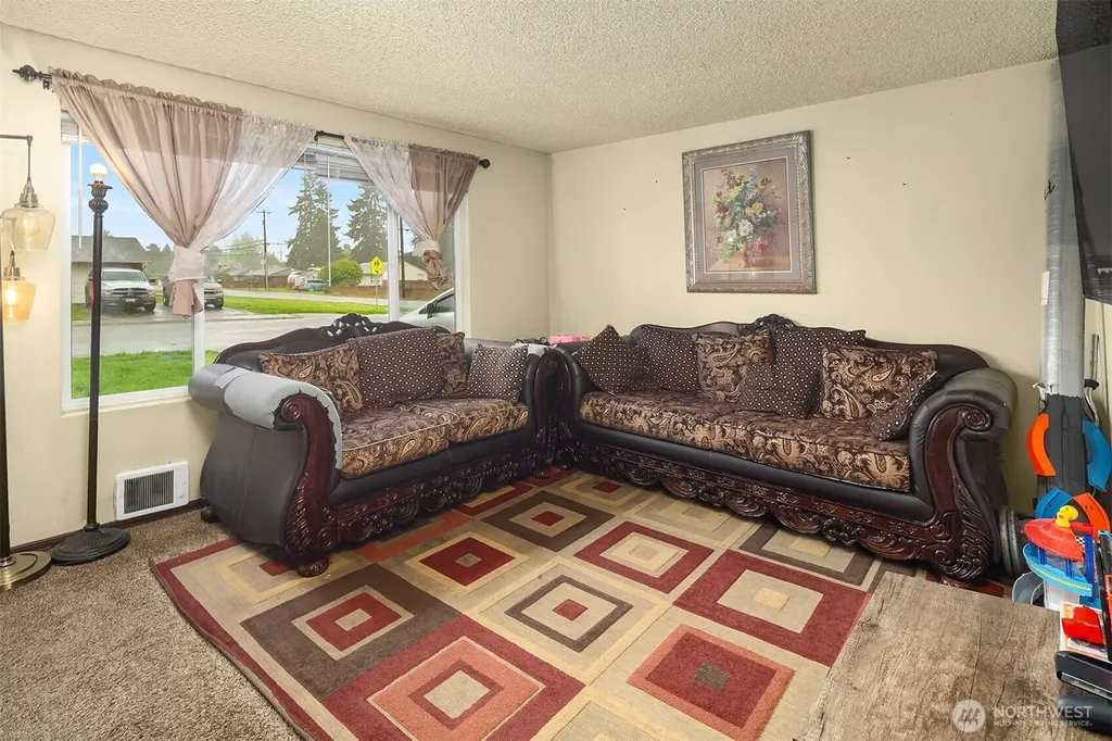 9226 Sharon Drive Everett WA 98204
