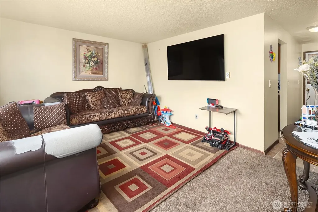 9226 Sharon Drive Everett WA 98204