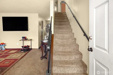 9226 Sharon Drive Everett WA 98204