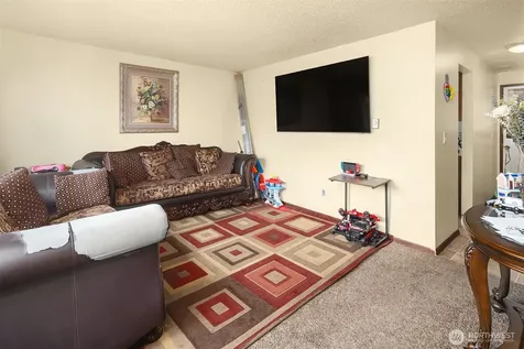 9226 Sharon Drive Everett WA 98204