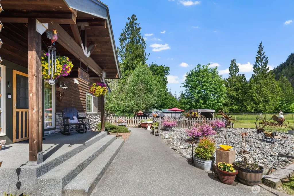 42813 Rivers Edge Court Concrete WA 98237