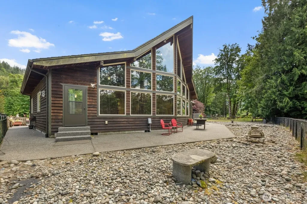 42813 Rivers Edge Court Concrete WA 98237