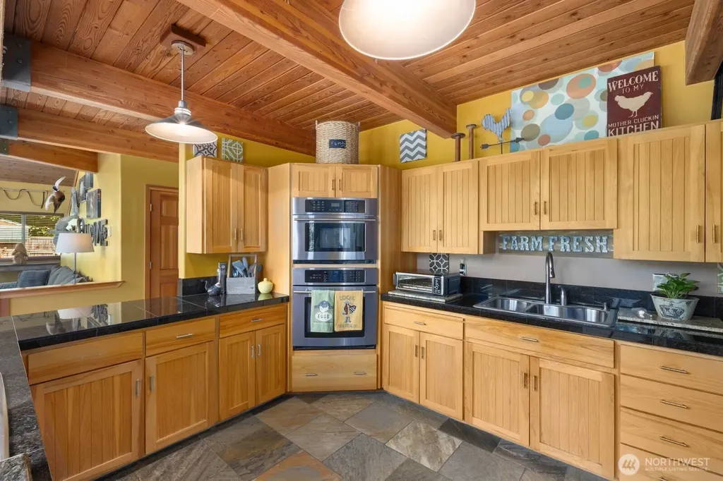 42813 Rivers Edge Court Concrete WA 98237