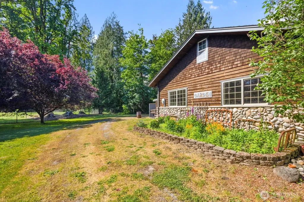 42813 Rivers Edge Court Concrete WA 98237