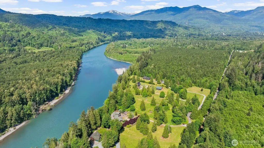 42813 Rivers Edge Court Concrete WA 98237