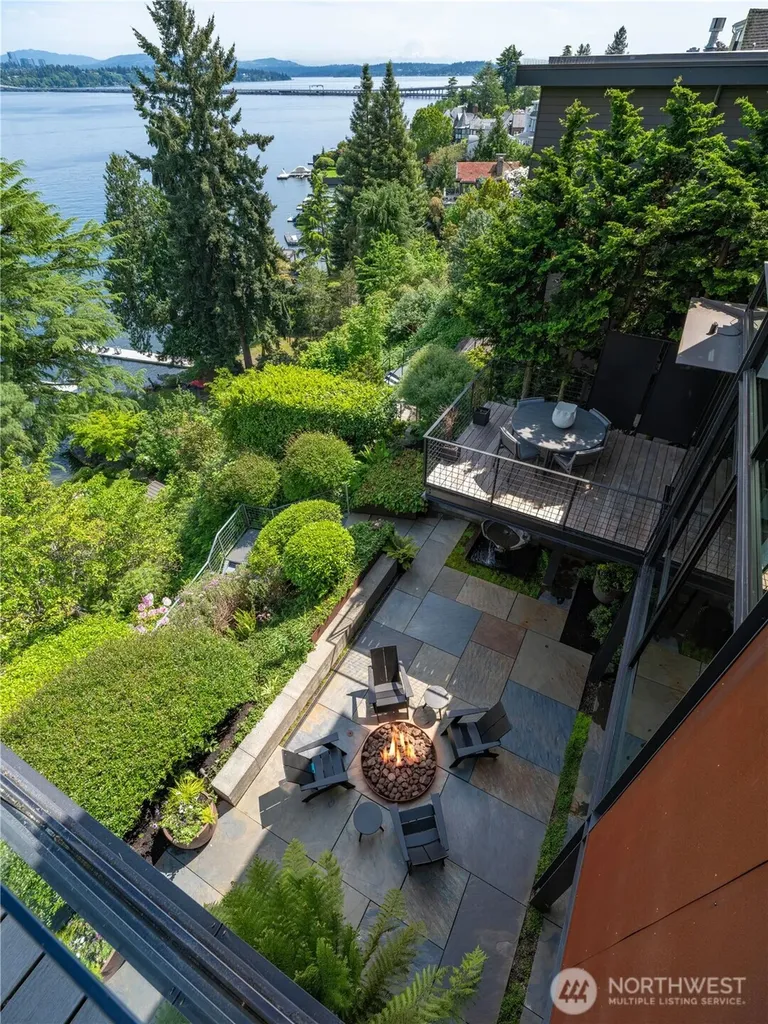 3310 E Laurelhurst Drive NE Seattle WA 98105