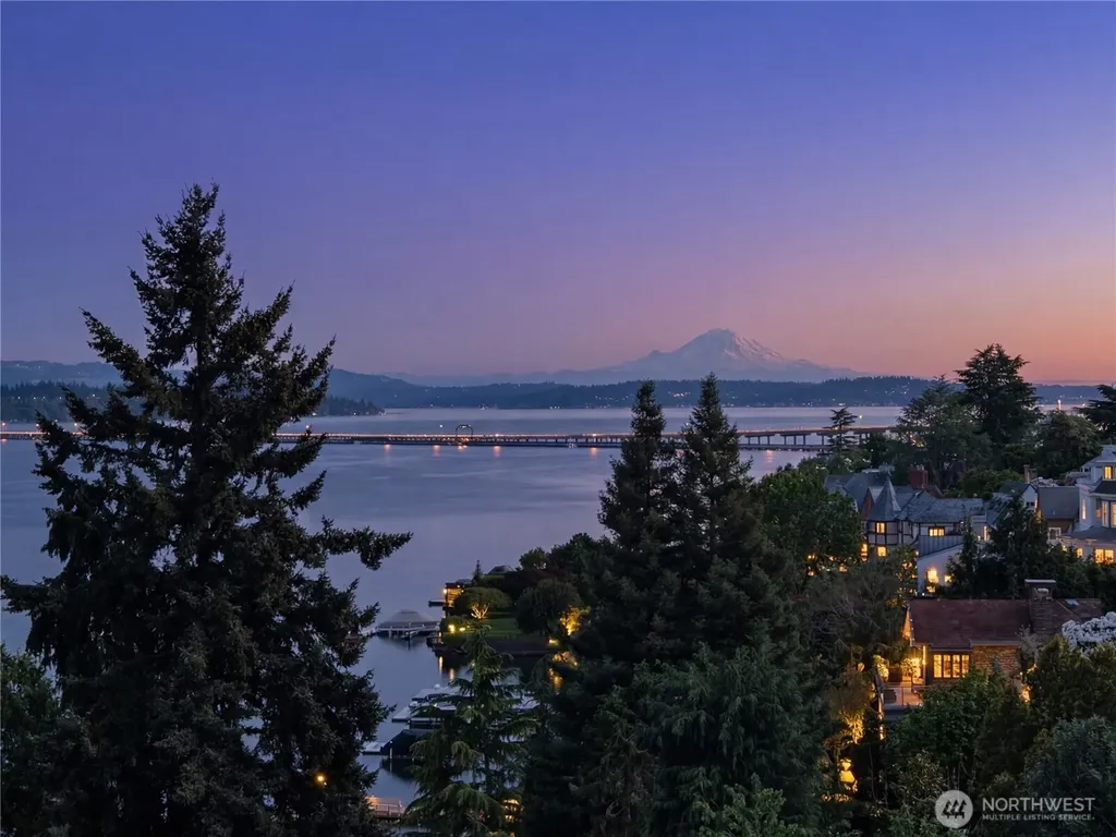 3310 E Laurelhurst Drive NE Seattle WA 98105