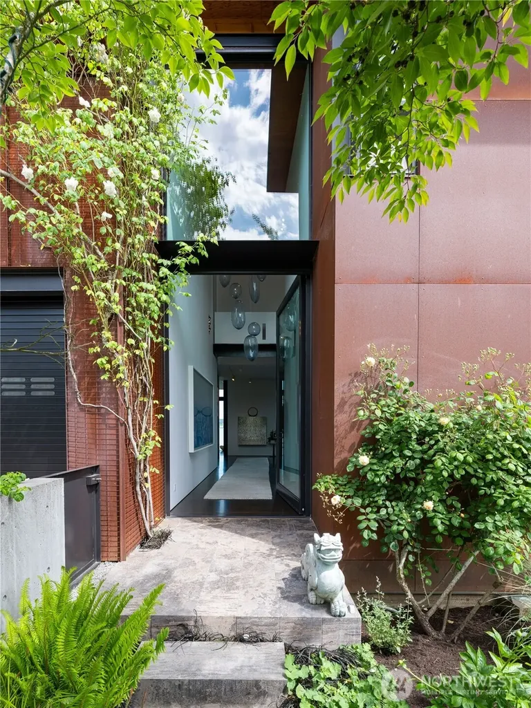 3310 E Laurelhurst Drive NE Seattle WA 98105
