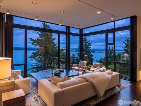 3310 E Laurelhurst Drive NE Seattle WA 98105