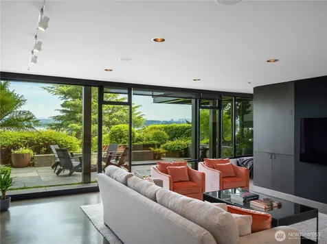 3310 E Laurelhurst Drive NE Seattle WA 98105