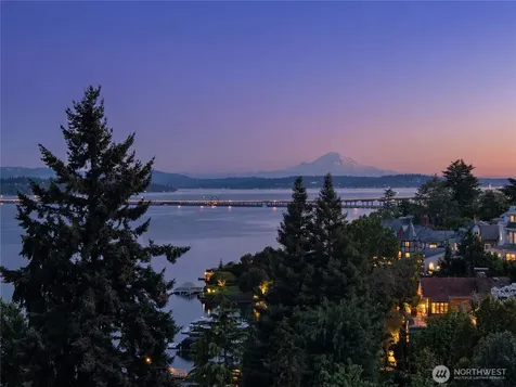 3310 E Laurelhurst Drive NE Seattle WA 98105