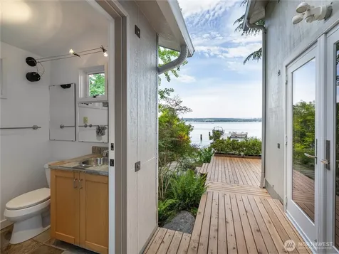 3310 E Laurelhurst Drive NE Seattle WA 98105