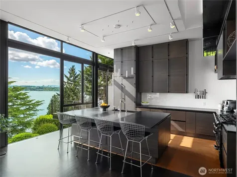 3310 E Laurelhurst Drive NE Seattle WA 98105