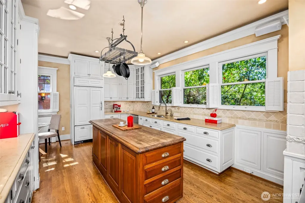 2218 E Prospect Street Seattle WA 98112