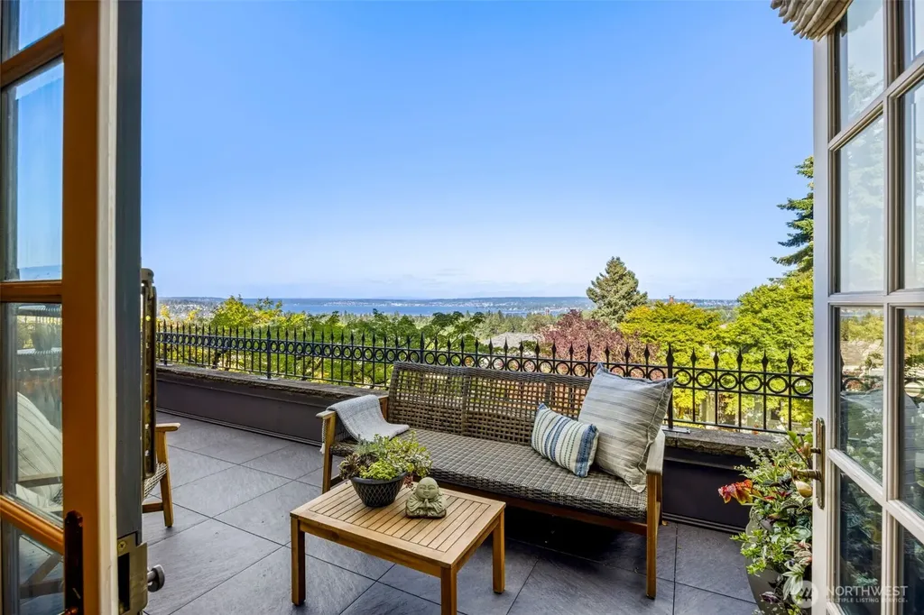 2218 E Prospect Street Seattle WA 98112