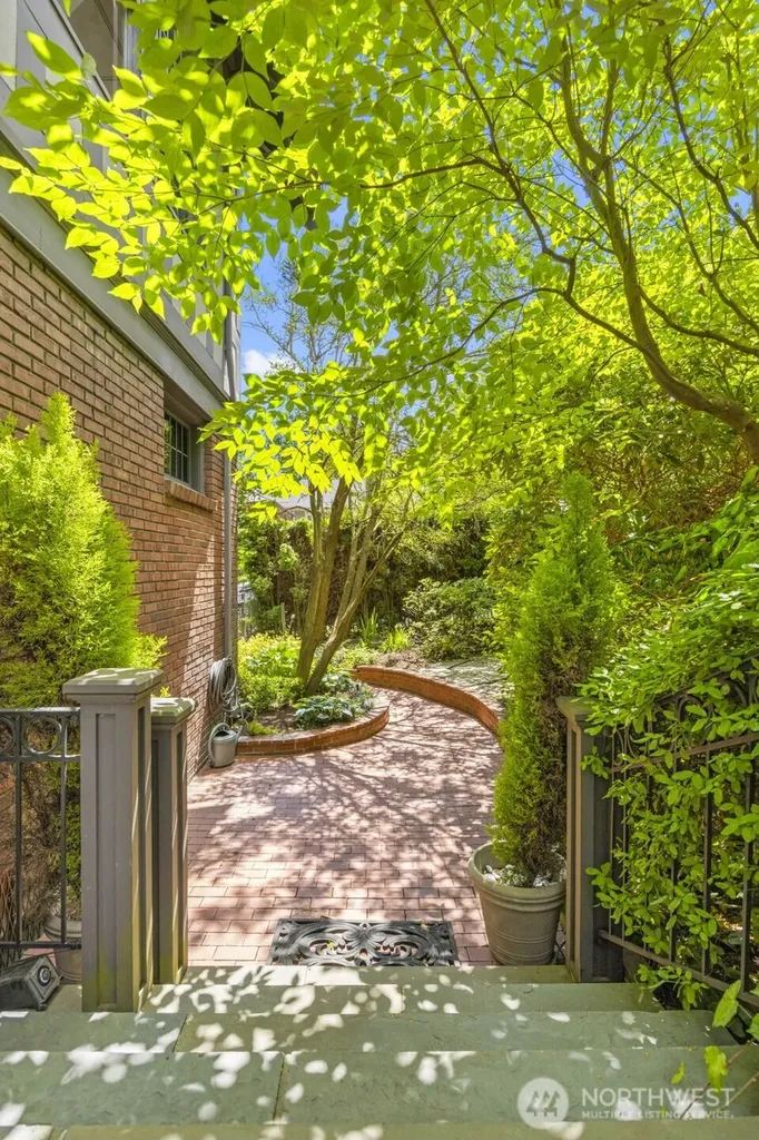 2218 E Prospect Street Seattle WA 98112