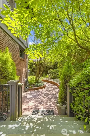 2218 E Prospect Street Seattle WA 98112