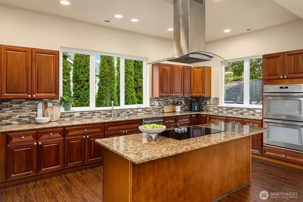 23178 Aslan Place NE Kingston WA 98346