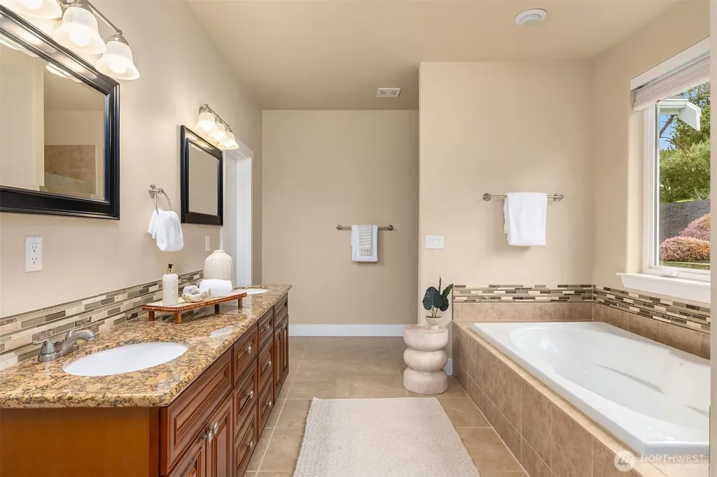 23178 Aslan Place NE Kingston WA 98346
