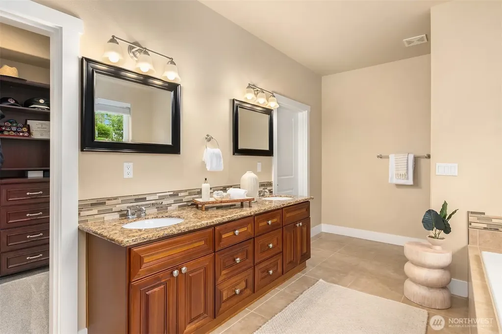 23178 Aslan Place NE Kingston WA 98346