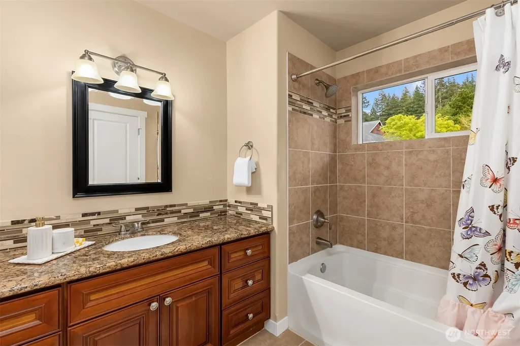 23178 Aslan Place NE Kingston WA 98346