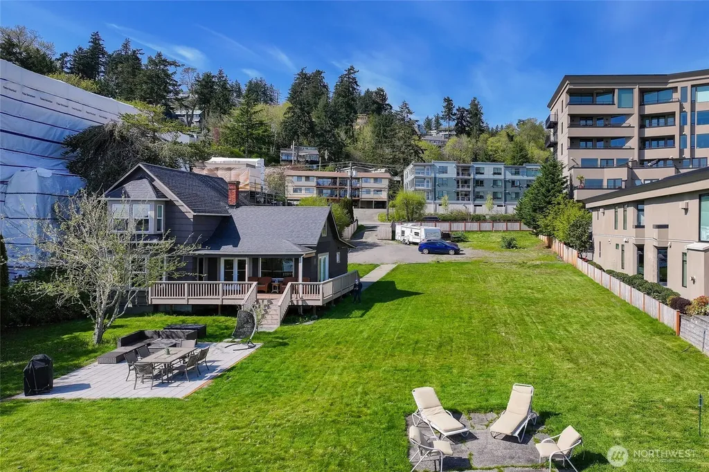 9049 NE Juanita Drive Kirkland WA 98034