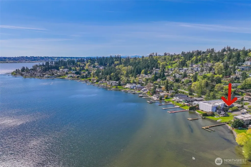 9049 NE Juanita Drive Kirkland WA 98034