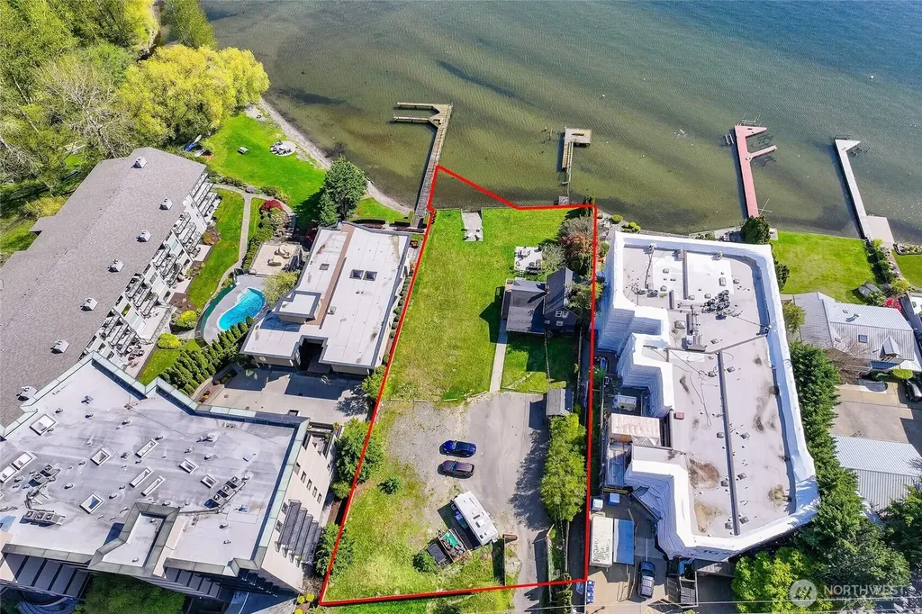 9049 NE Juanita Drive Kirkland WA 98034