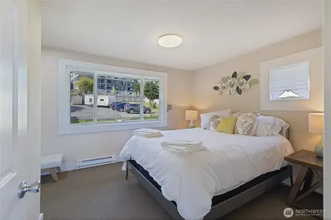 9049 NE Juanita Drive Kirkland WA 98034