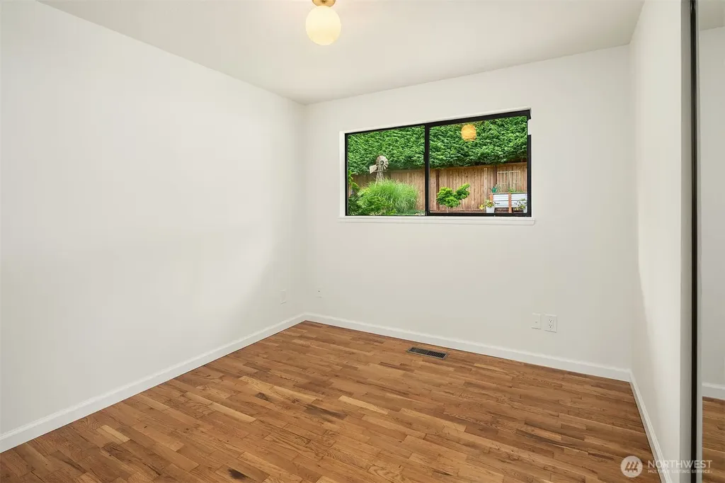40 151st Place NE Bellevue WA 98007