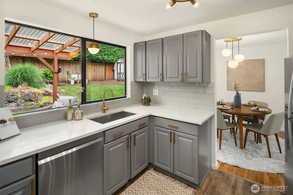 40 151st Place NE Bellevue WA 98007