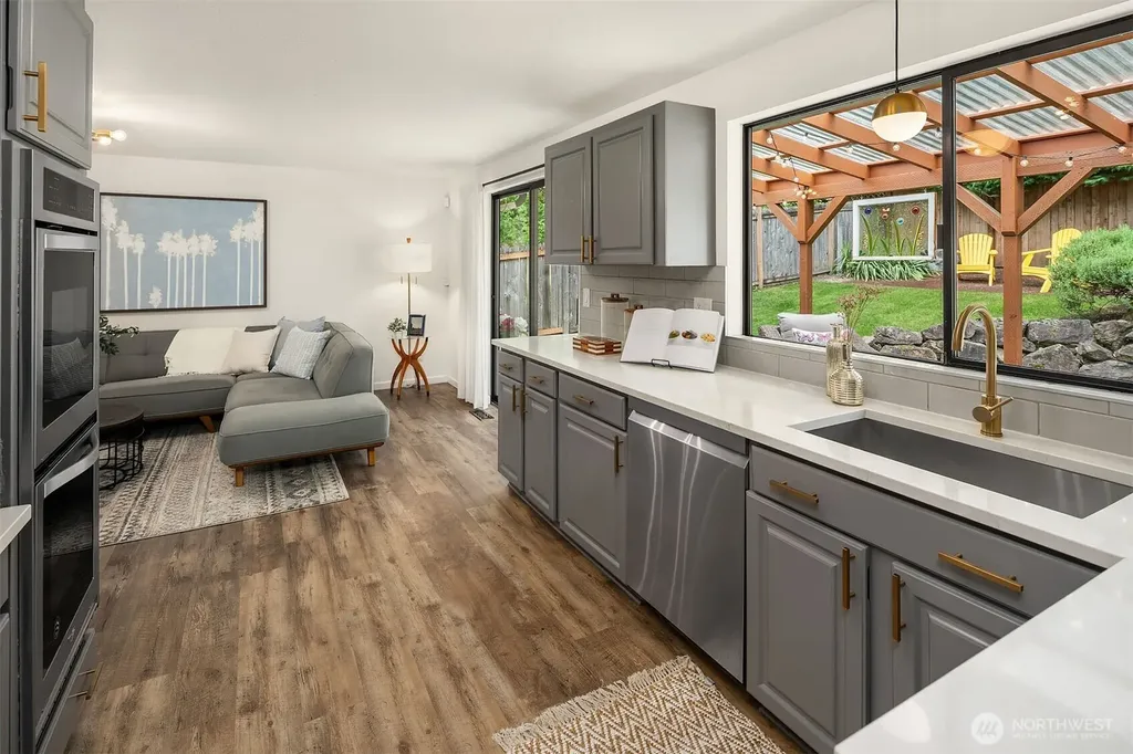 40 151st Place NE Bellevue WA 98007
