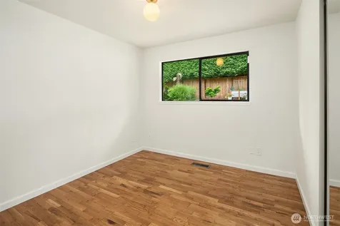 40 151st Place NE Bellevue WA 98007