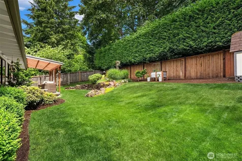 40 151st Place NE Bellevue WA 98007