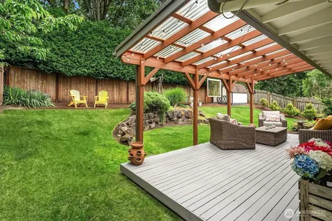 40 151st Place NE Bellevue WA 98007