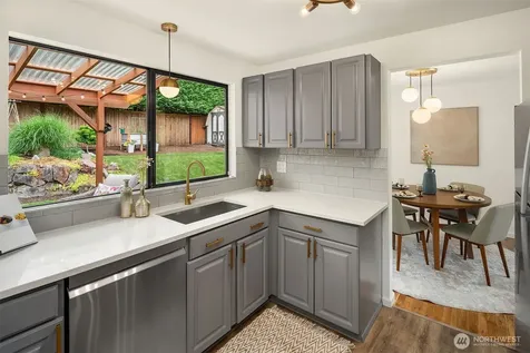 40 151st Place NE Bellevue WA 98007