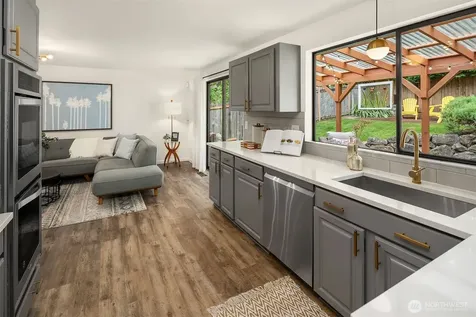 40 151st Place NE Bellevue WA 98007