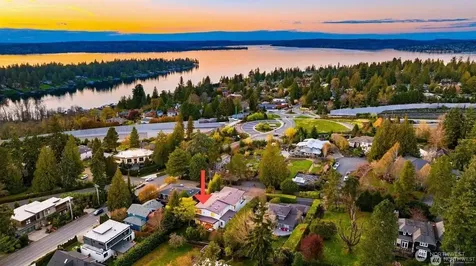 9215 NE 32nd Street Clyde Hill WA 98004