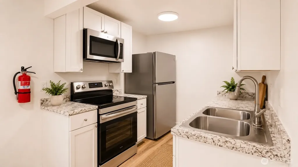 1613 Maple Lane Kent WA 98030