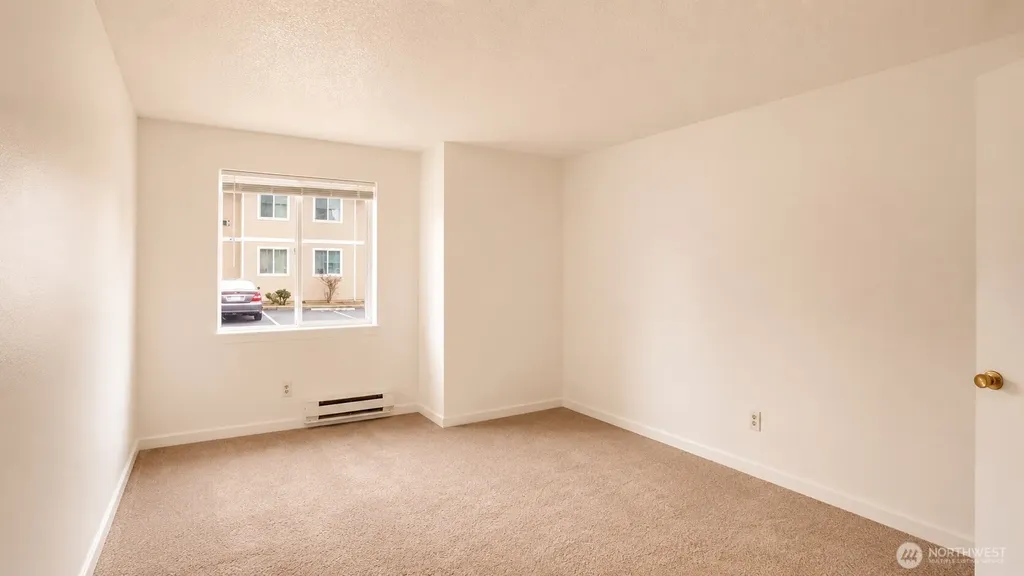 1613 Maple Lane Kent WA 98030