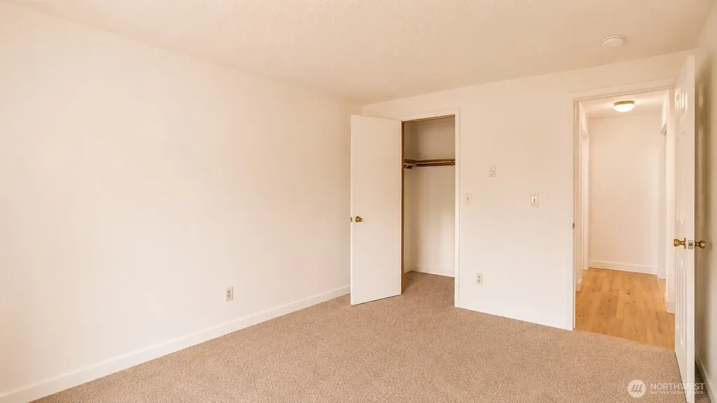 1613 Maple Lane Kent WA 98030
