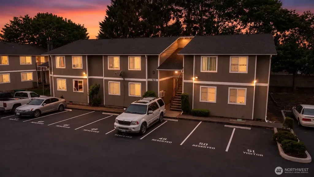 1613 Maple Lane Kent WA 98030