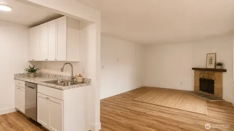 1613 Maple Lane Kent WA 98030