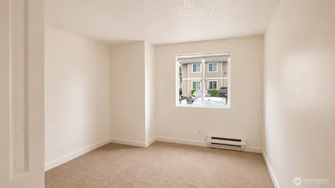 1613 Maple Lane Kent WA 98030
