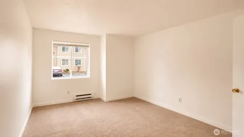 1613 Maple Lane Kent WA 98030